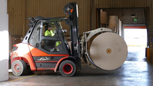 barcelona_cartonboard-ic_truck-moving-paper_wood-1040071