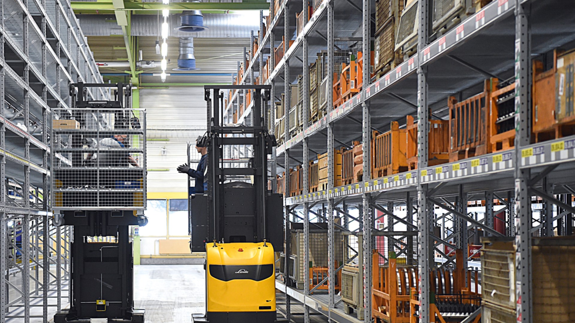 Linde reach trucks and order pickers at Heidelberger Druckmaschinen