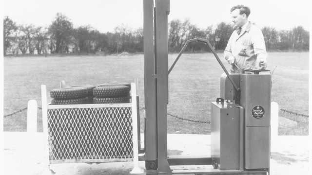 Antiguo vehículo de almacén de Lansing, que fue adquirida por Linde Material Handling en 1989