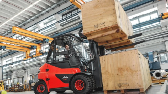 e_truck-stacking-manufacturing-4259_644