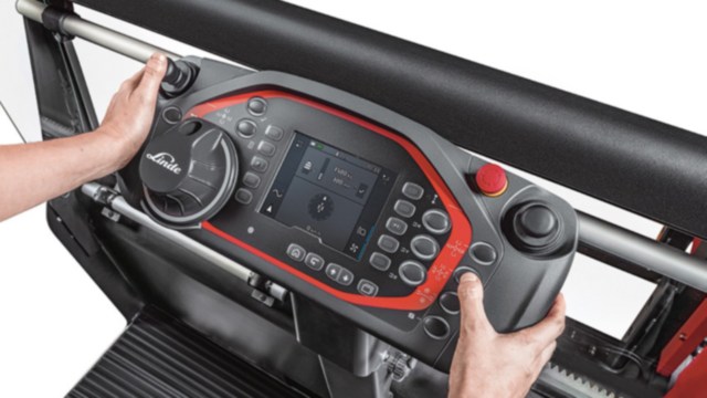 Bedienpult des neuen Schmalganggeräts K 