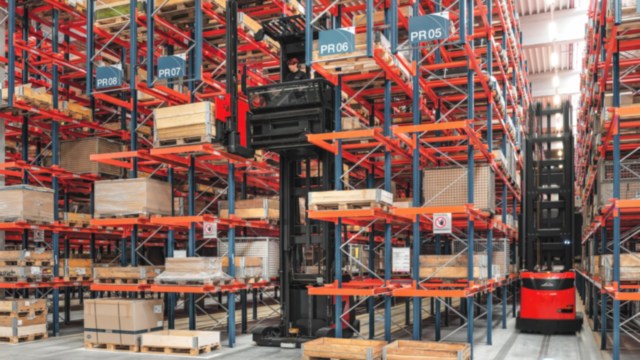 VNA-order_picking-retail-4270_249